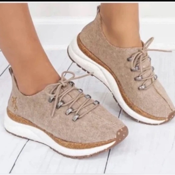 Women’s OTBT Courier Wool Alpaca Sneakers Casual Athletic Tan Beige- Size 6.5 - Picture 2 of 12